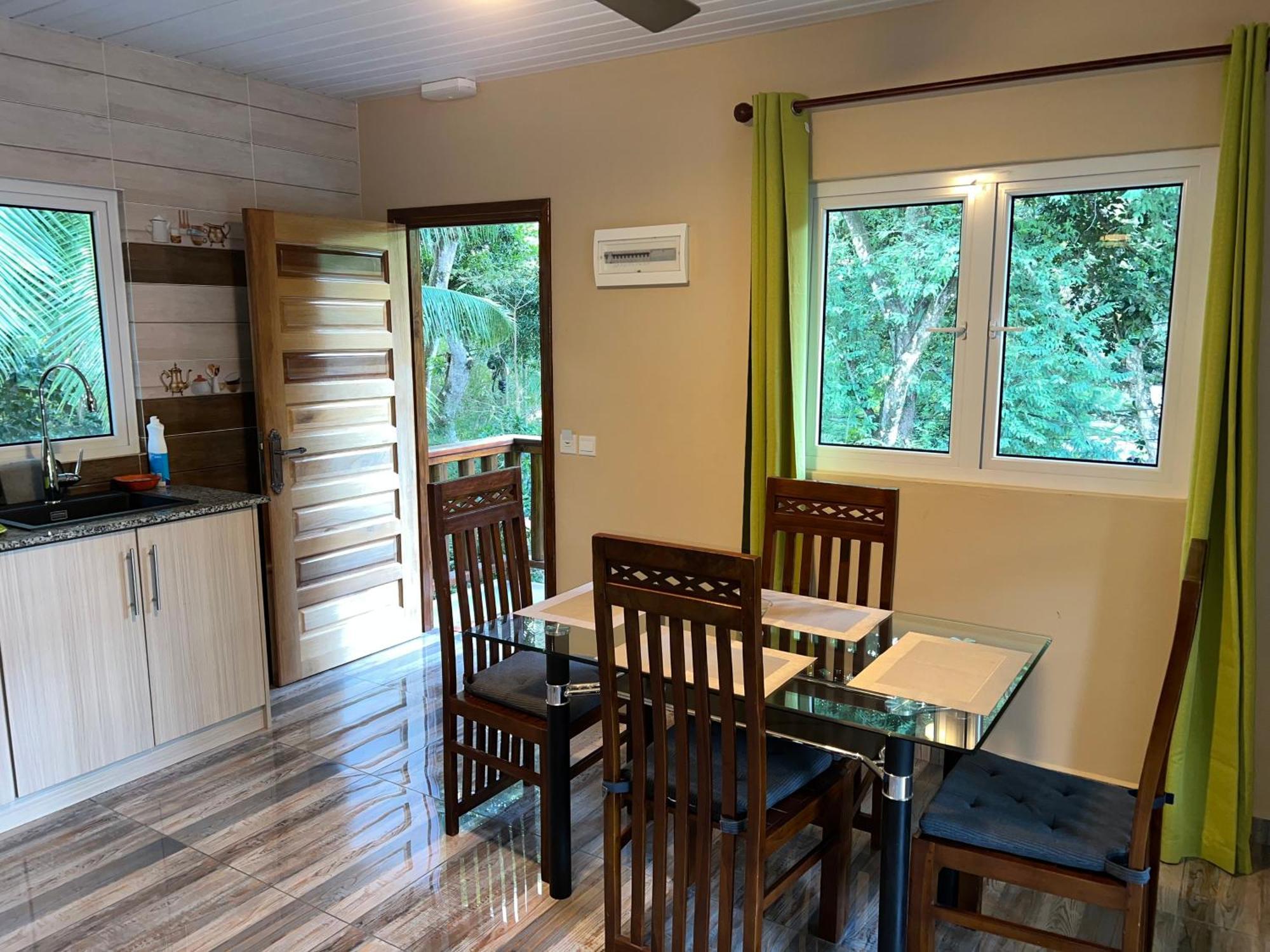 לה דיג Chloe'S Cottage Self-Catering מראה חיצוני תמונה