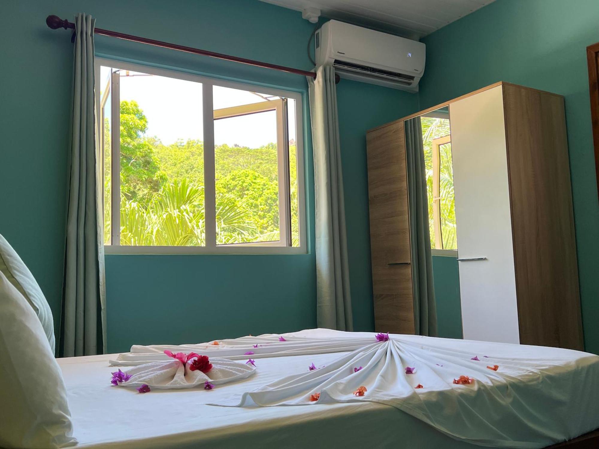 לה דיג Chloe'S Cottage Self-Catering מראה חיצוני תמונה